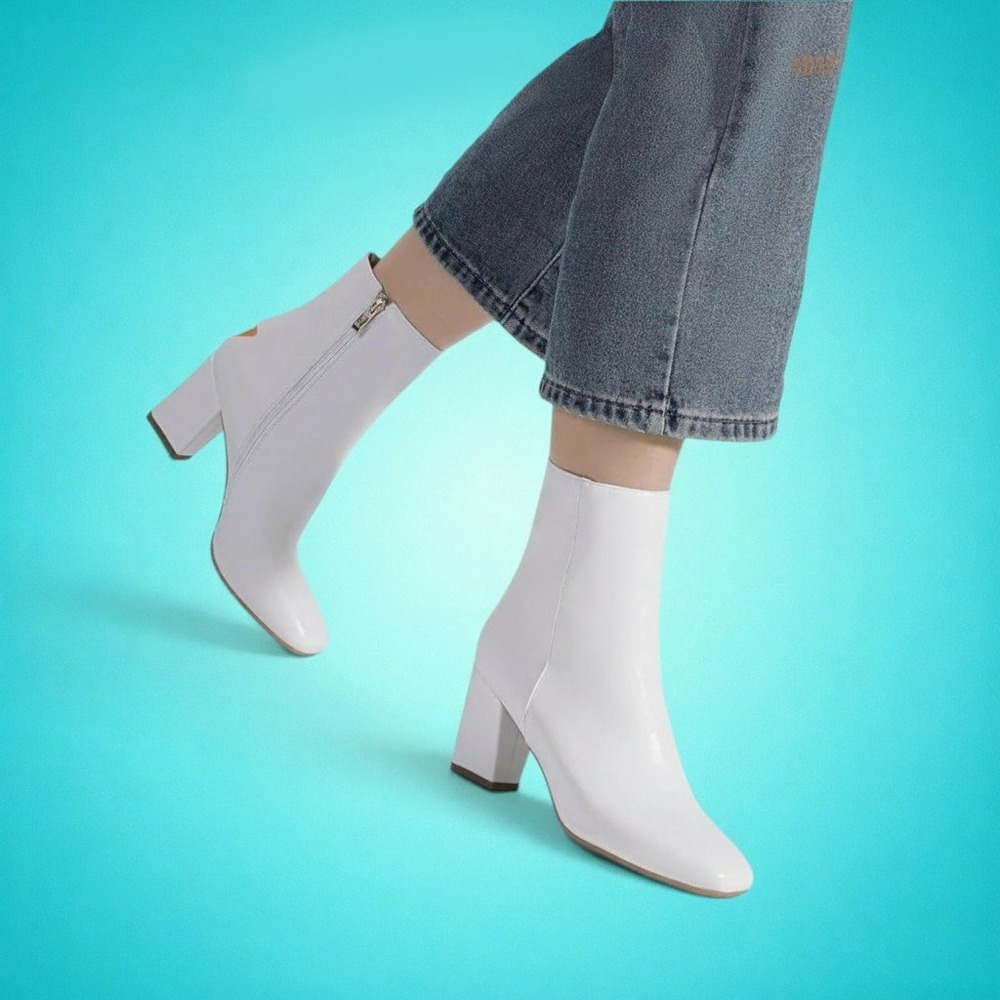 New Women's White Aliza Square Toe Block Boots, size 9.5